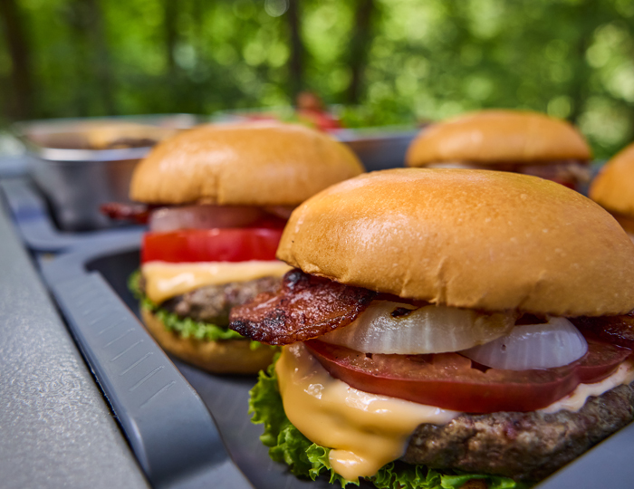 Weber roštilj na ugalj Performer Premium 57cm Grill Centr